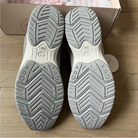 New Box Easy Spirit Tame 2 Slip-On Sneakers Light Gray Women's Shoes US Sz 9,5 W - Picture 4 of 6